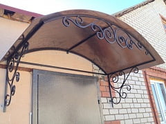 Установка кованых козырьков