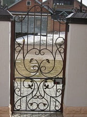 Установка кованых ворот, калитки и забора в Зеленовке