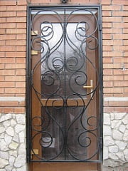 Установка кованых решеток на Ореховой улице