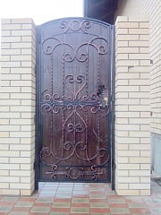 Установка кованых калиток
