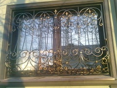 Установка кованых решеток на окна на ул. Набережной