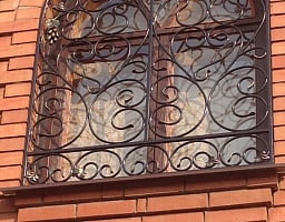 Изготовление кованой решетки на окна 11