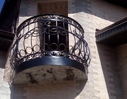 Установка кованого балкона в городе Самара