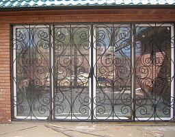 Установка кованых решеток на Ореховой улице