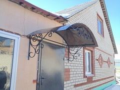 Установка кованых козырьков