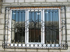 Изготовление кованой решетки на окна и навеса