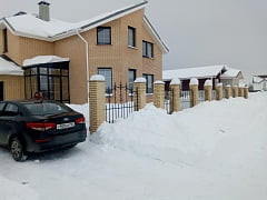 Забор с коваными секциями в Ягодном