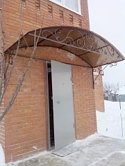 Установка кованых козырьков