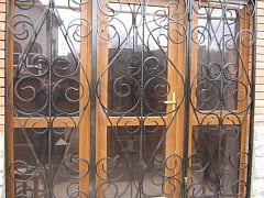 Установка кованых решеток на Ореховой улице